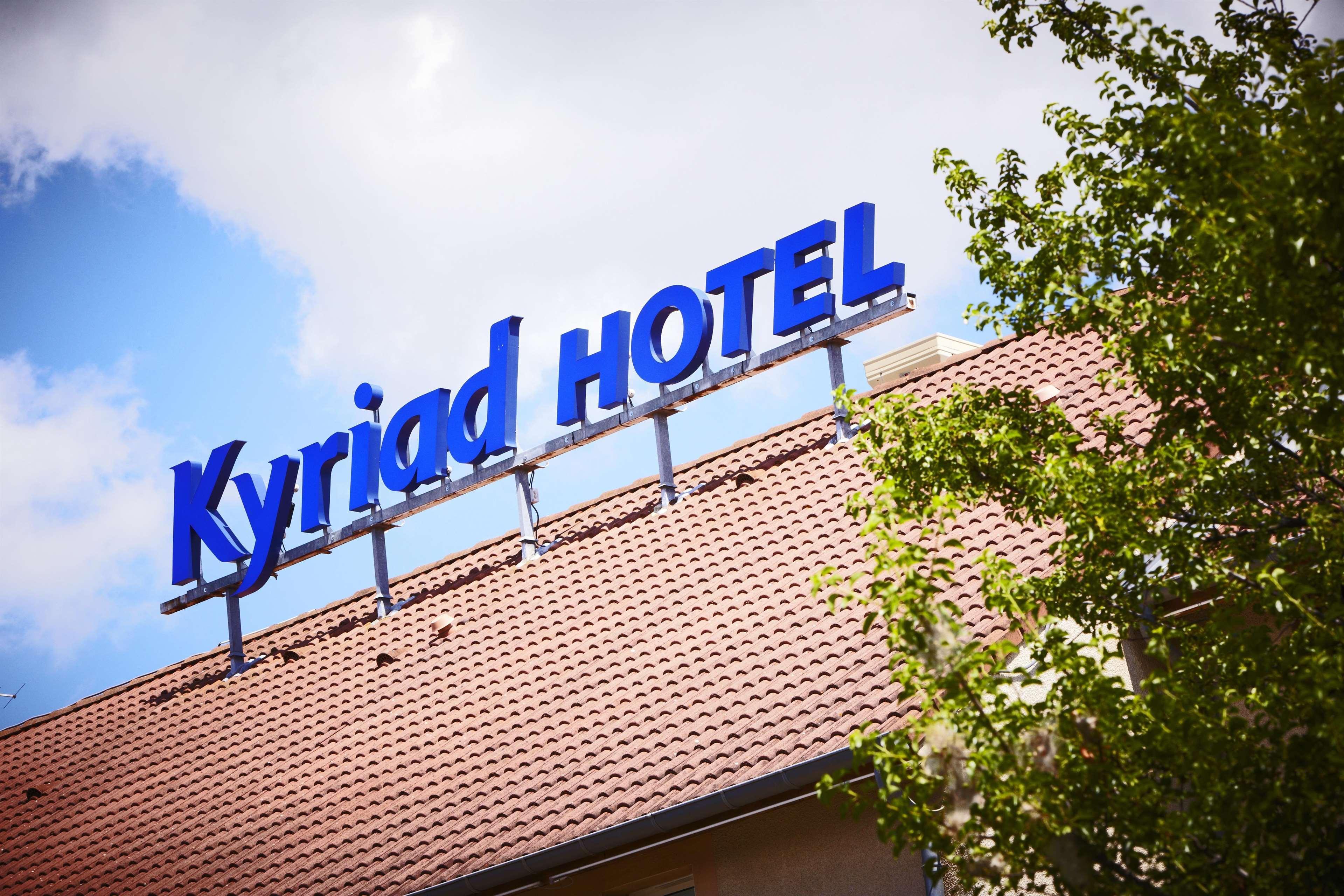 Kyriad Lyon Est - Saint Bonnet De Mure Exteriör bild
