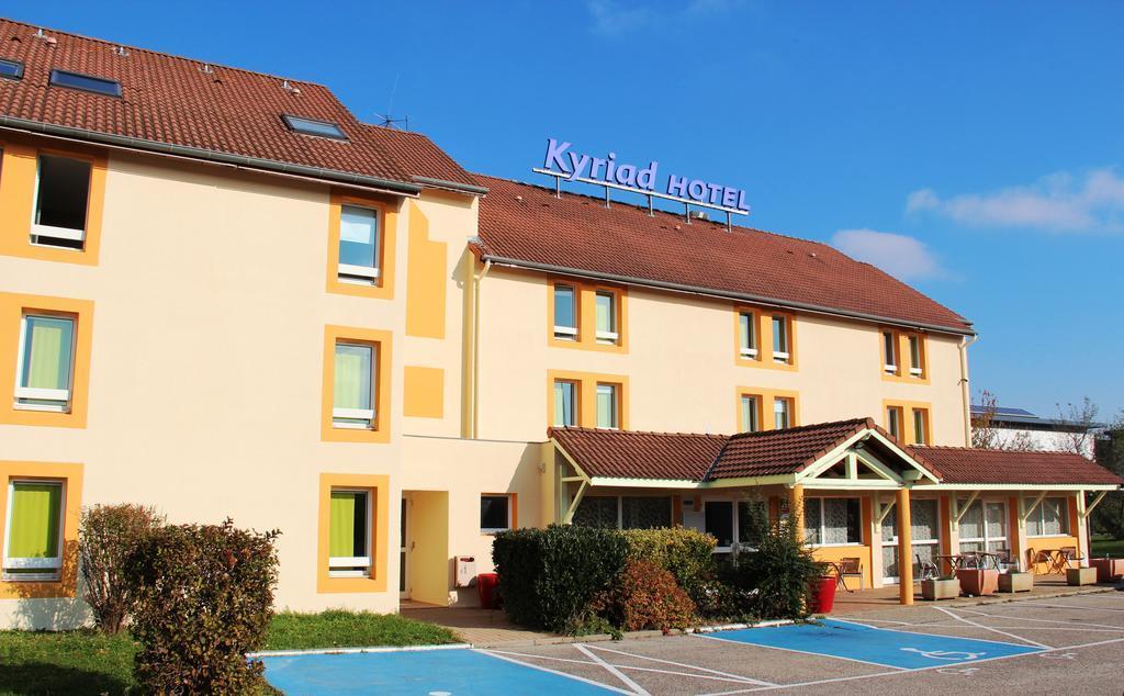 Kyriad Lyon Est - Saint Bonnet De Mure Exteriör bild