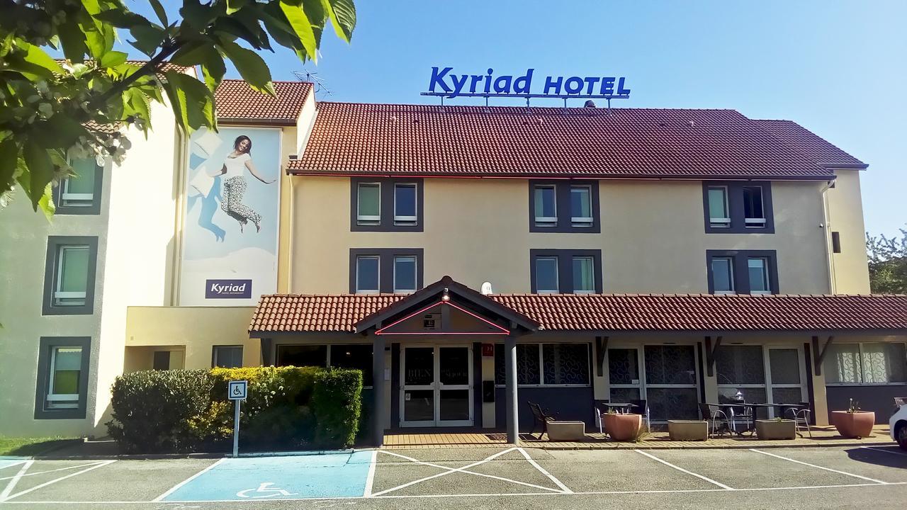 Kyriad Lyon Est - Saint Bonnet De Mure Exteriör bild