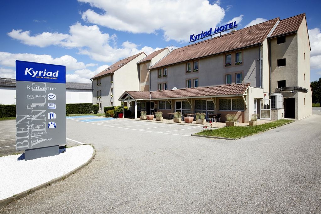 Kyriad Lyon Est - Saint Bonnet De Mure Exteriör bild