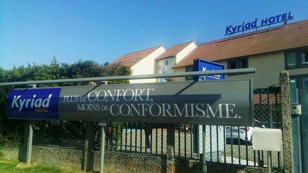 Kyriad Lyon Est - Saint Bonnet De Mure Exteriör bild