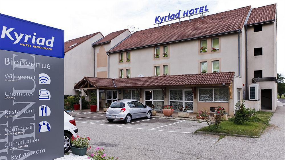 Kyriad Lyon Est - Saint Bonnet De Mure Exteriör bild